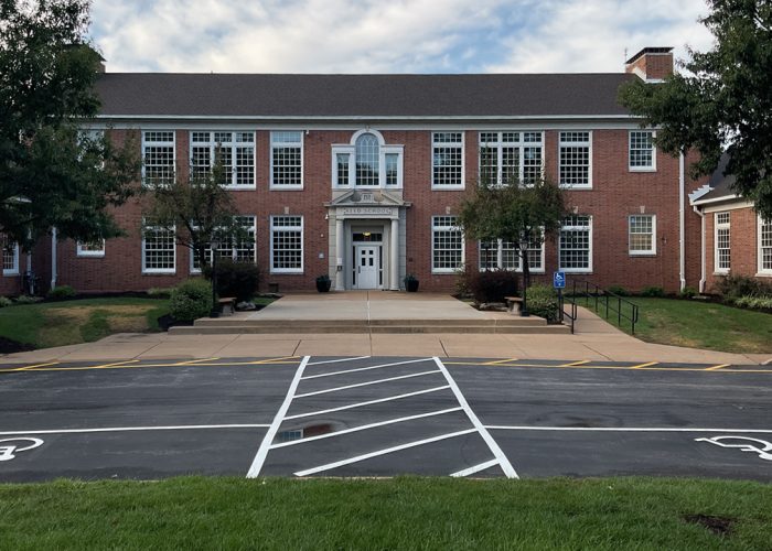 Exterior of Ladue School District's Reed Elementary after Window Replacement Project