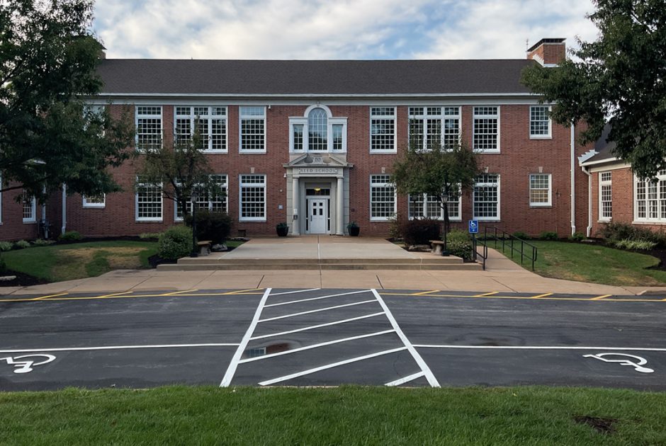 Exterior of Ladue School District's Reed Elementary after Window Replacement Project